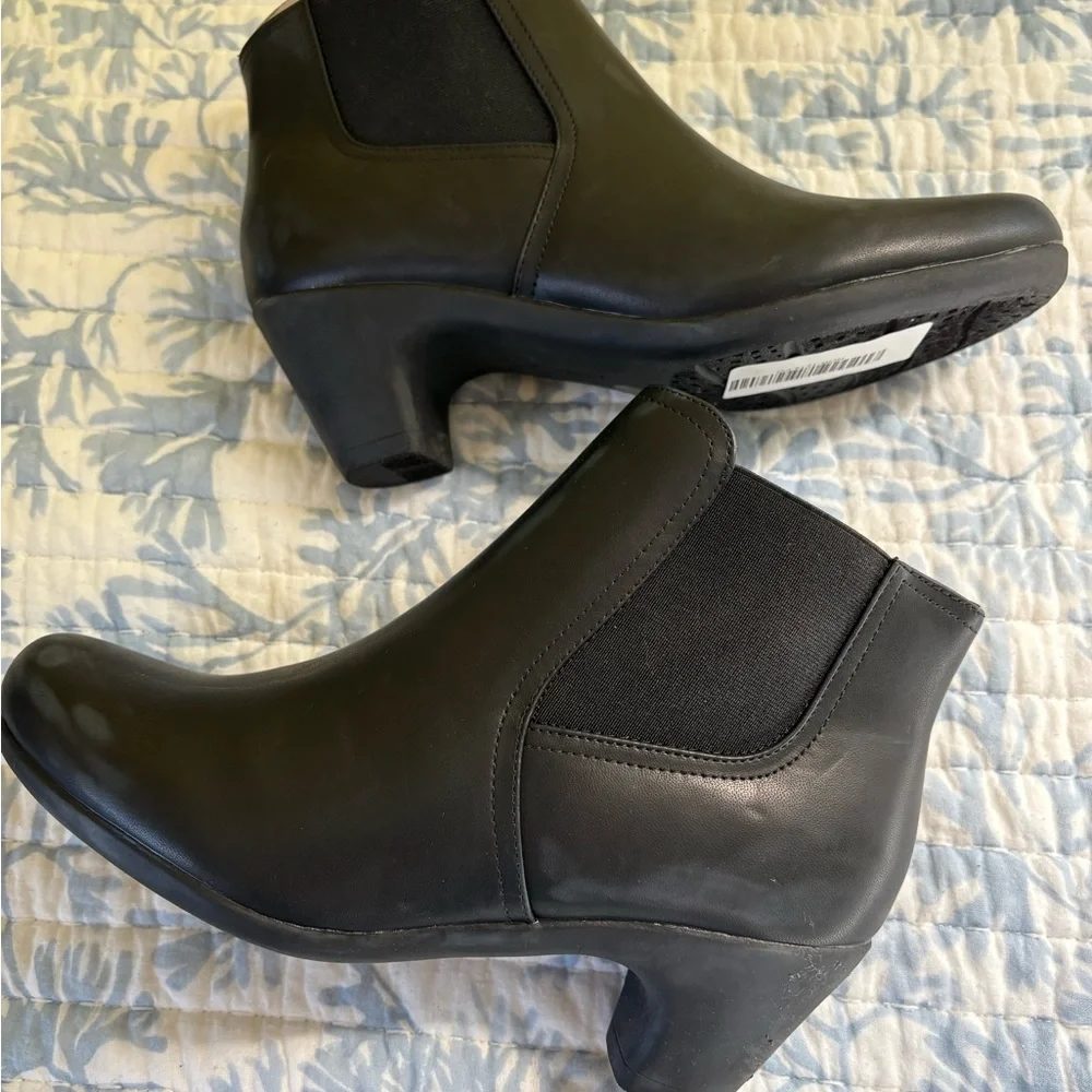 Women’s Easy Spirit Black Ankle Boots Size 7 - Picture 4 of 8